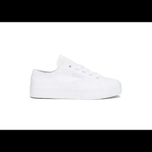 2630 COTU Sneaker in Total White in Size 38 or 7.5